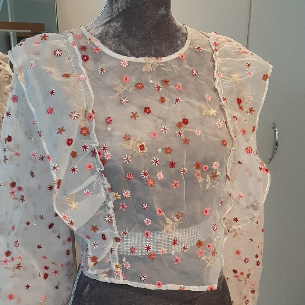 ZARA💐LNWT Chic Sheer White Blouse with Red Floral Embroidery & Faux Pearls Sz M - Picture 3 of 11